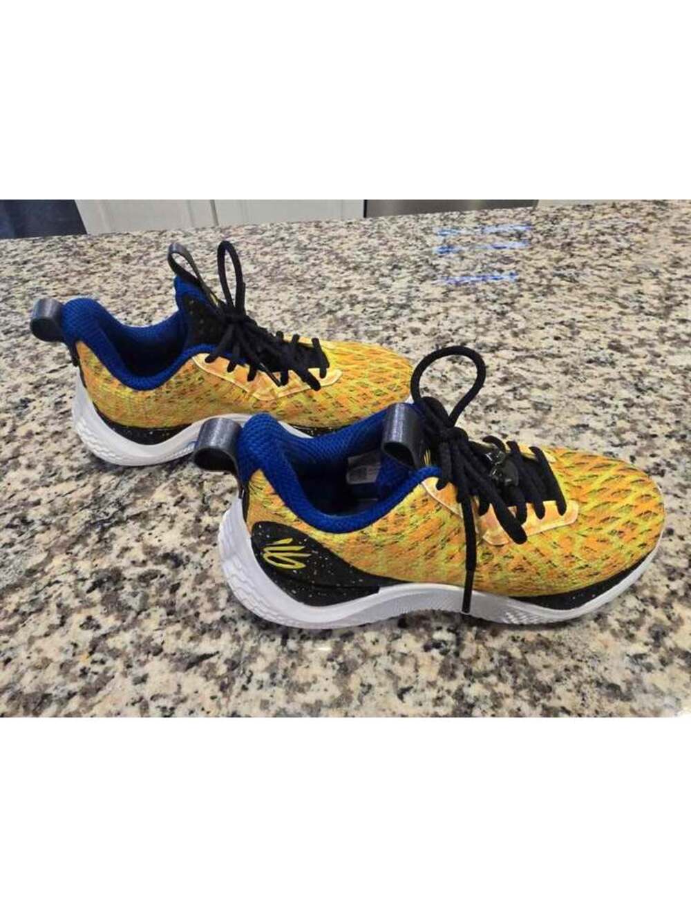 Under Armour Curry Flow 10 Basketball Shoes Youth Size 5